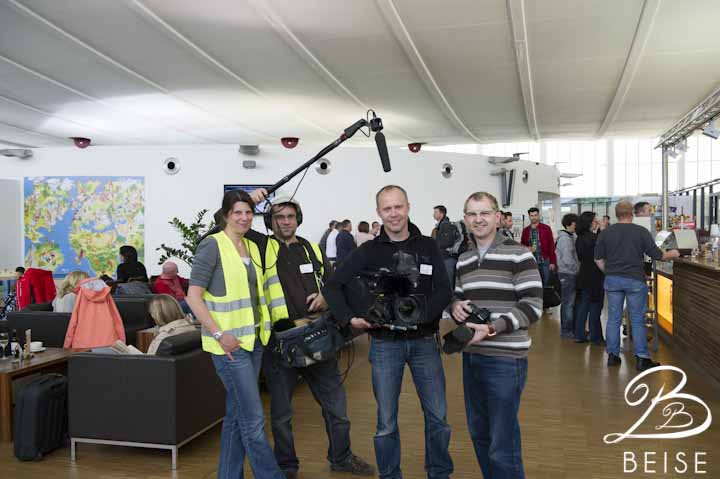 Bernhard Beise am Flughafen Memmingen mit Kabel 1
